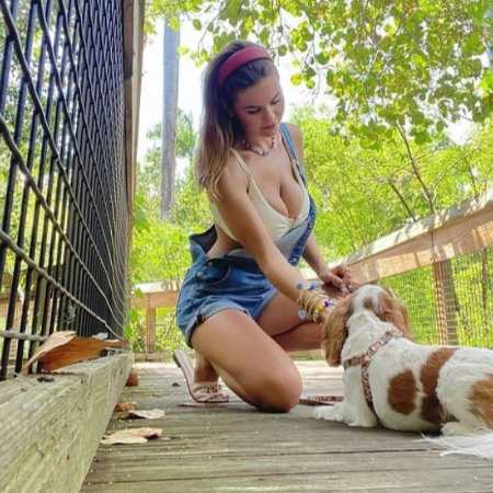 Ashley Tervort lives a single life and  loves her pet dog.